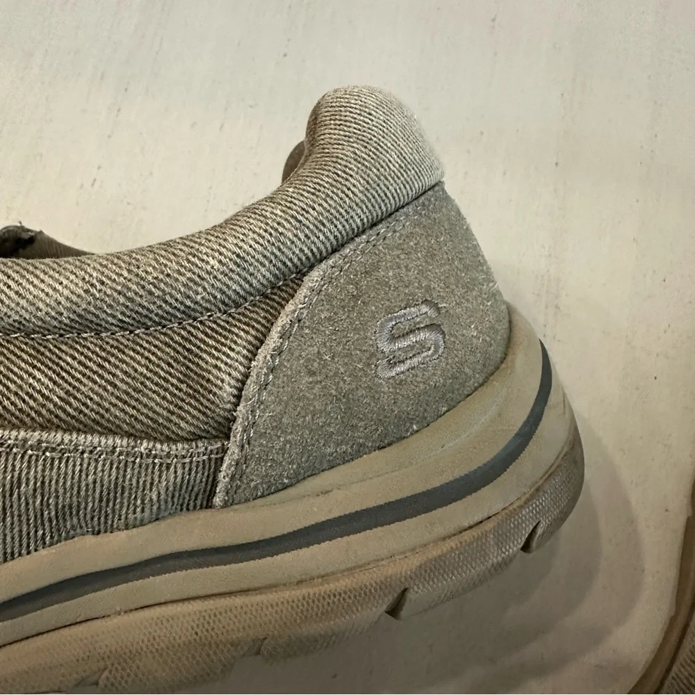 Skechers Men’s Relaxed Fit Memory Foam Khaki Canvas Slip On Shoes Sz 13 GUC